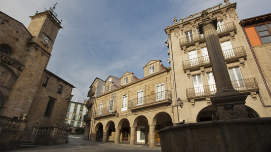 Orense-Ourense, Plaza del Trigo y  Catedral del Cristo