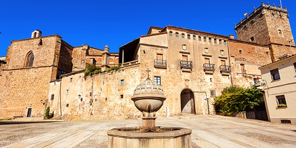 Plasencia, detalle de la campana de la catedral