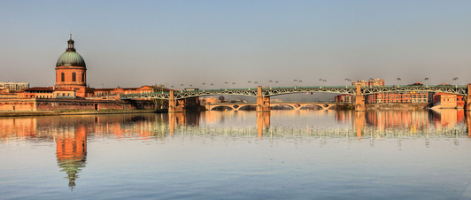 Toulouse, Hospital de la Grave visto desde el rio Garona