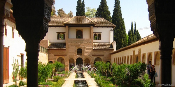 Viajes baratos para ver la Alhambra